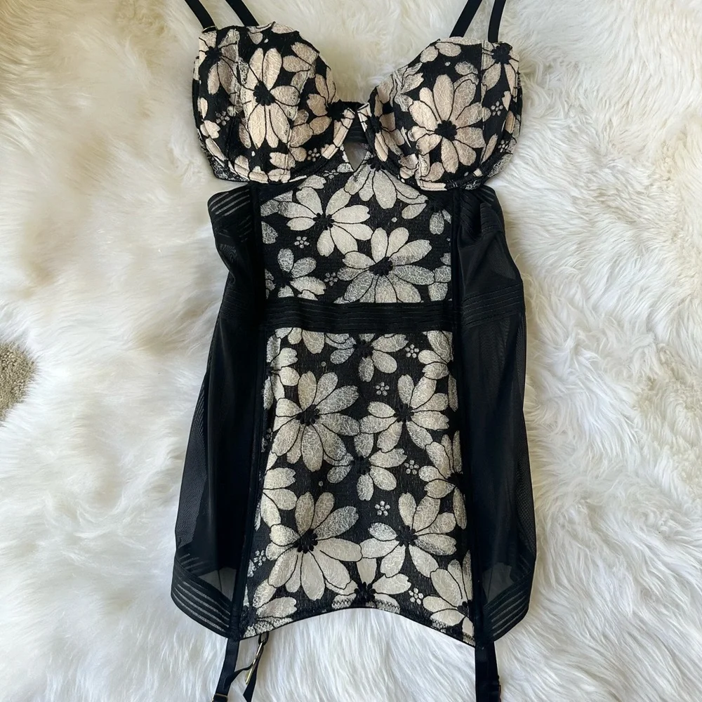 Victoria's Secret‎ Black and Cream Floral Lingerie 36D